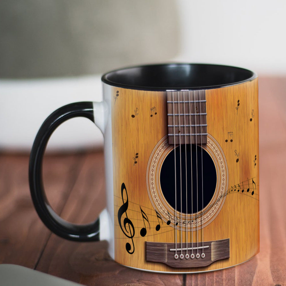 Conservatoire de tasse en céramique à motif de guitare